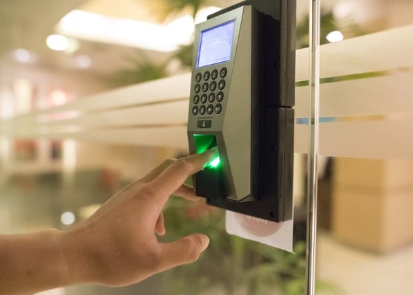 Control de accesos en Barcelona: Horario y presencia